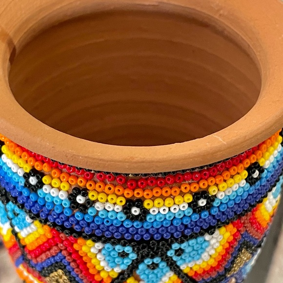 Vaso de cerámica con chakiras estilo huichol - Picture 3 of 6